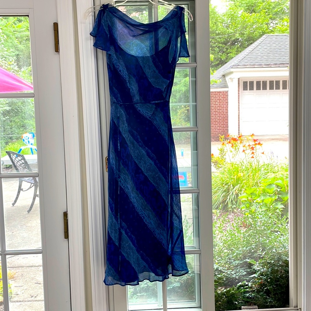 Summer dress with exquisite blue material.